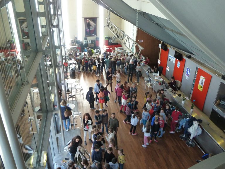 Activités artistiques pour le jeune public à La Cigalière à Serignan